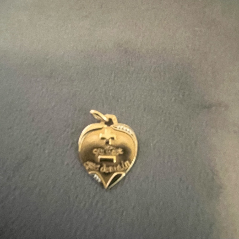 18kt gold French Heart Pendant Necklace